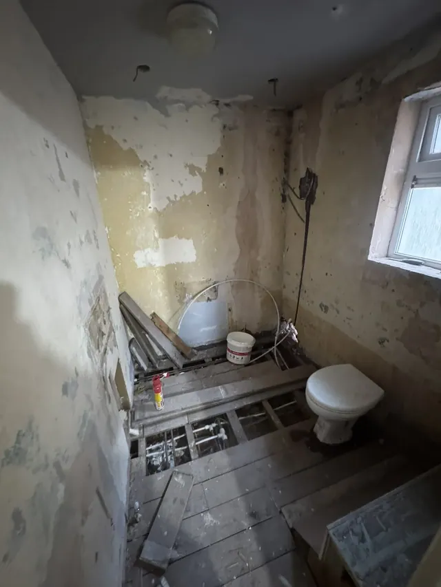 Bathroom before refurbishment