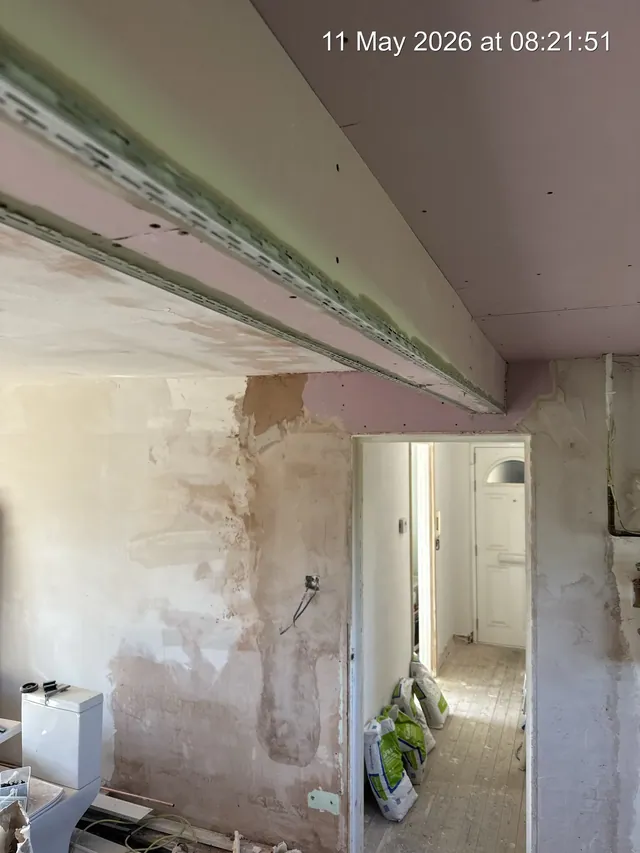 Boarded beam and joint finishing during the works